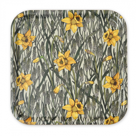 Bricka Vårpärlor vårgrön gul, med mönster med påkliljor och pärlhyacinter