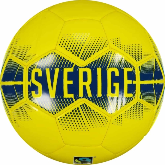 Fairtrade fotboll stl 4 Sverige i gruppen Familjeshopping.se / Barn & Baby / Leksaker hos Landshopping (10093_3851)
