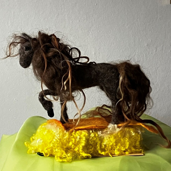 Ullhäst i gruppen Landshopping.se / Hem & Hantverk / Handarbete / Nålfiltning - tovning hos Landshopping (10229_2025Hrimfaxi)