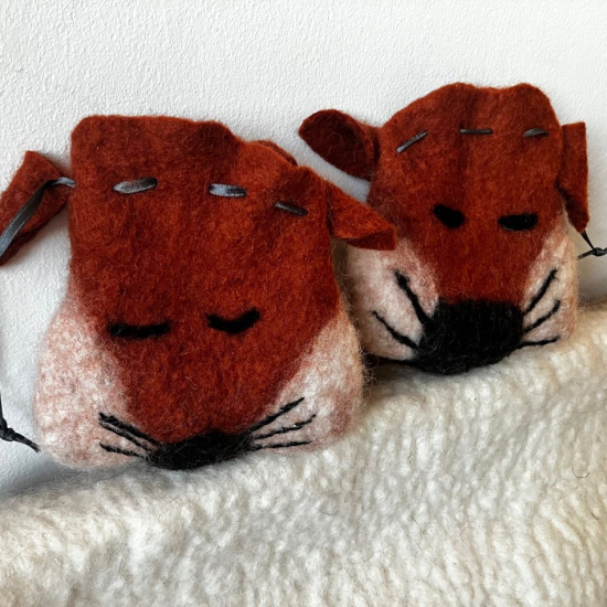 Liten förvaringspåse i ull i gruppen Landshopping.se / Hem & Hantverk / Handarbete / Nålfiltning - tovning hos Landshopping (10229_2025smyckespserv)