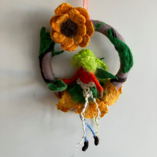 Krans i ull i gruppen Landshopping.se / Hem & Hantverk / Handarbete / Nålfiltning - tovning hos Landshopping (10229_2026kranssolros)