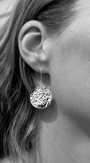 Dazzle betyder skimrande.