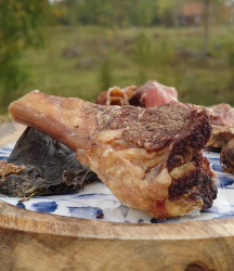 Nötklubba -otroligt populärt tugg - utan ben.