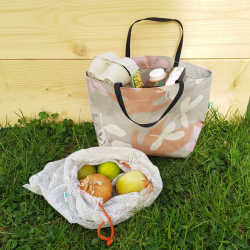 Väska och bästa påsen för handarbetet eller den lilla handlingen - blommig