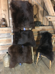 Svenskt lammskinn brunt oklippt