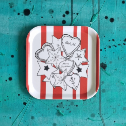 bricka/kakfat SWEDISH FIKA GINGERBREAD röd-vit 20x20 cm