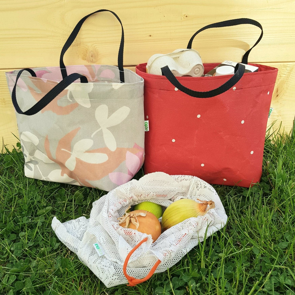 Väska och bästa påsen för handarbetet eller den lilla handlingen - blommig