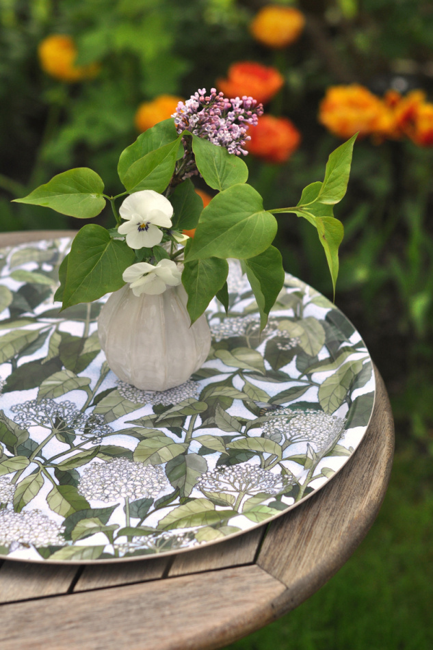 Bricka med Fläder mönster, för servering och dukning