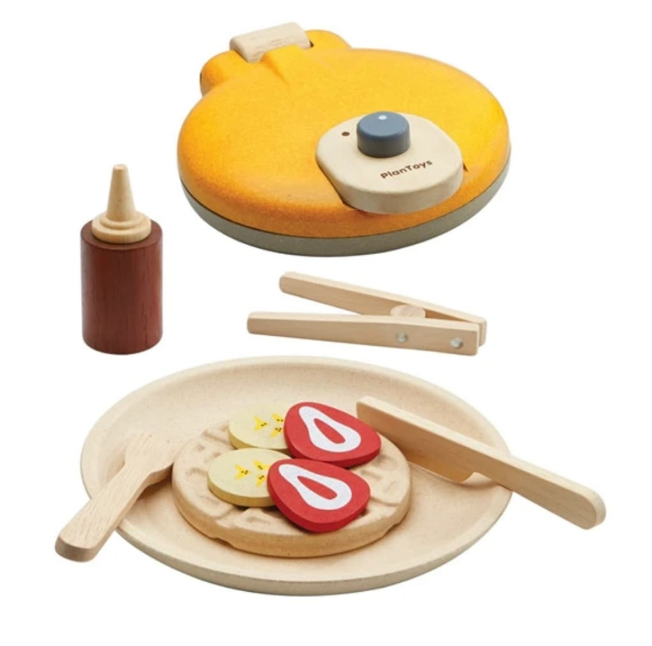 Våffelset leksaksmat och köksleksak av trä från Plantoys