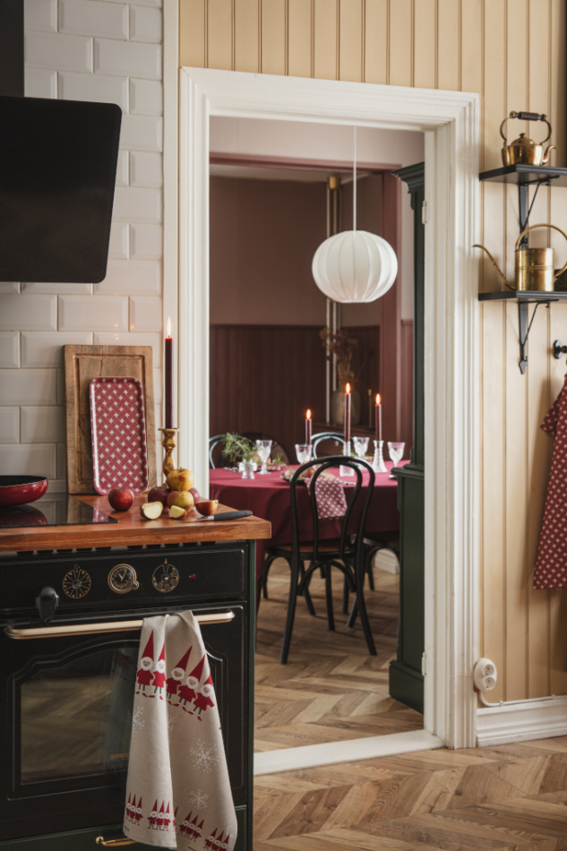 Korg, bricka, röd, 32x15cm