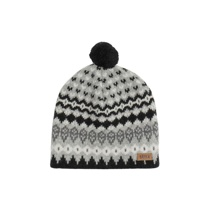 Stickad mössa med boll