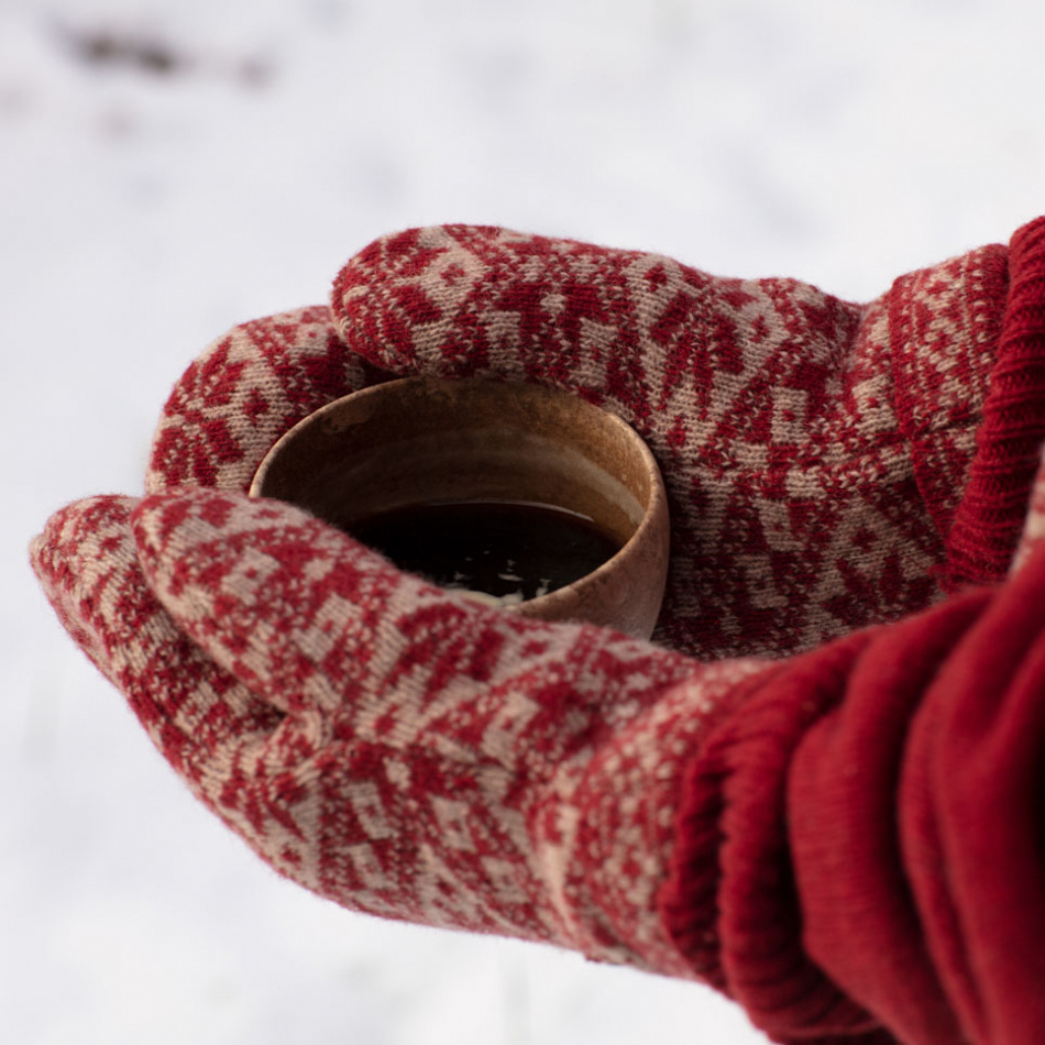 Stickad vante med stjärnmönster