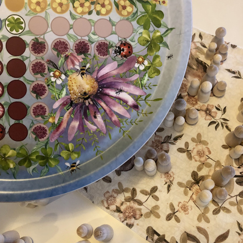 Bricka, Fia med Knuff, 38 cm