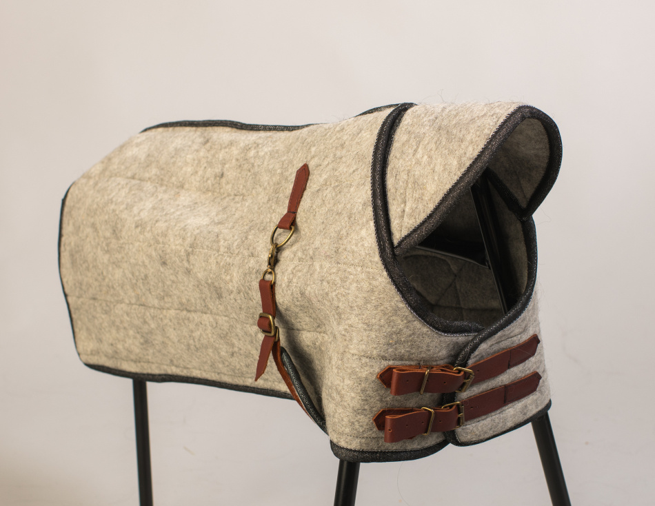 Maggjord och justerbart spänne vid bogen