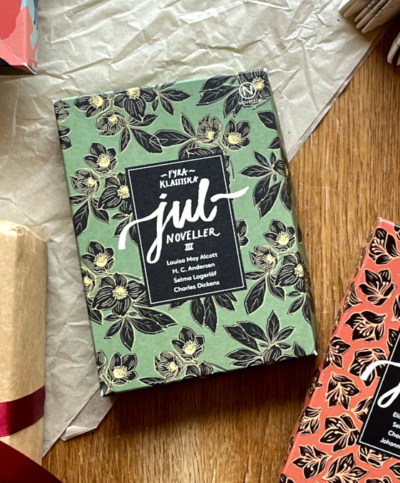Presentask med fyra böcker: Julnoveller III