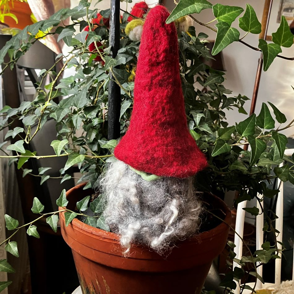 Hustomte sommar och vinter