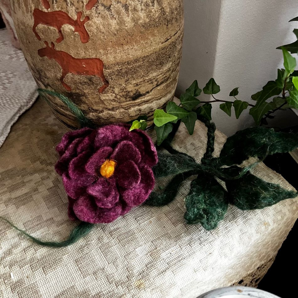 Blomma i ull