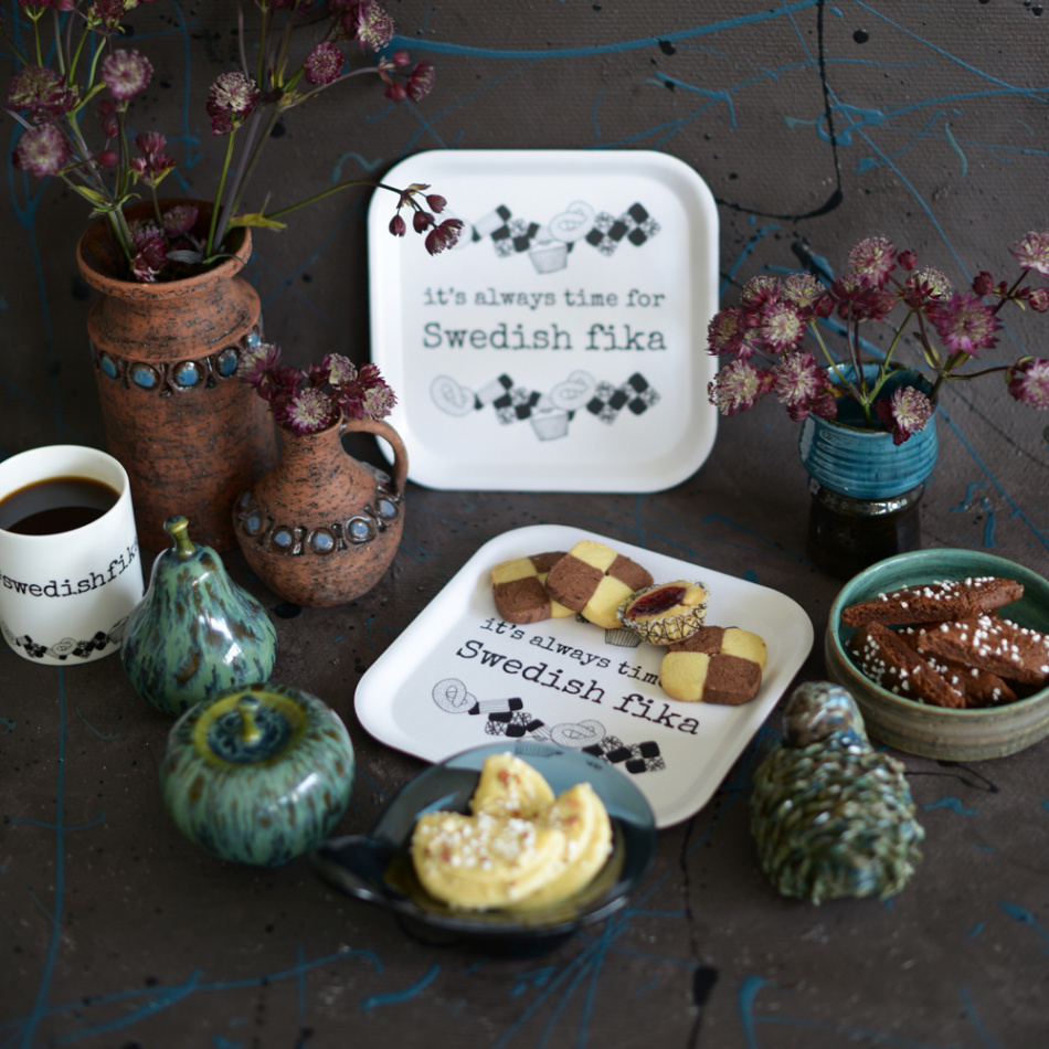 bricka/kakfat SWEDISH FIKA 20x20 cm