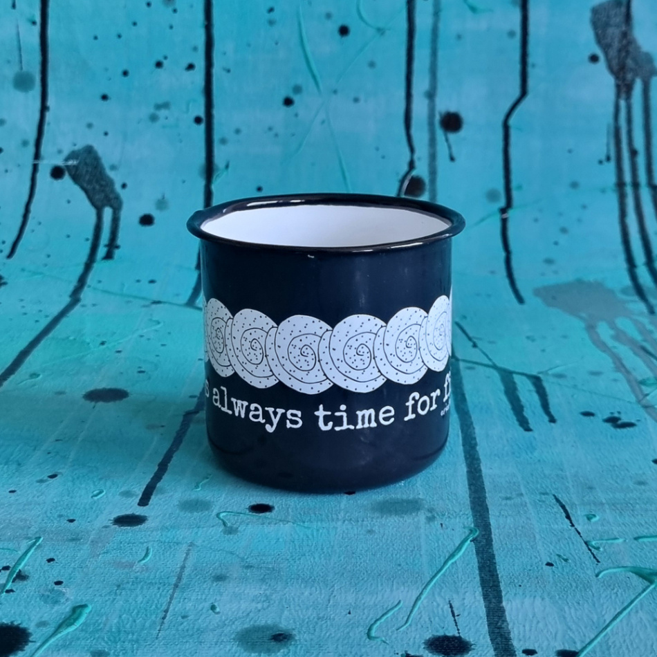 emaljmugg SWEDISH FIKA CINNAMON svart