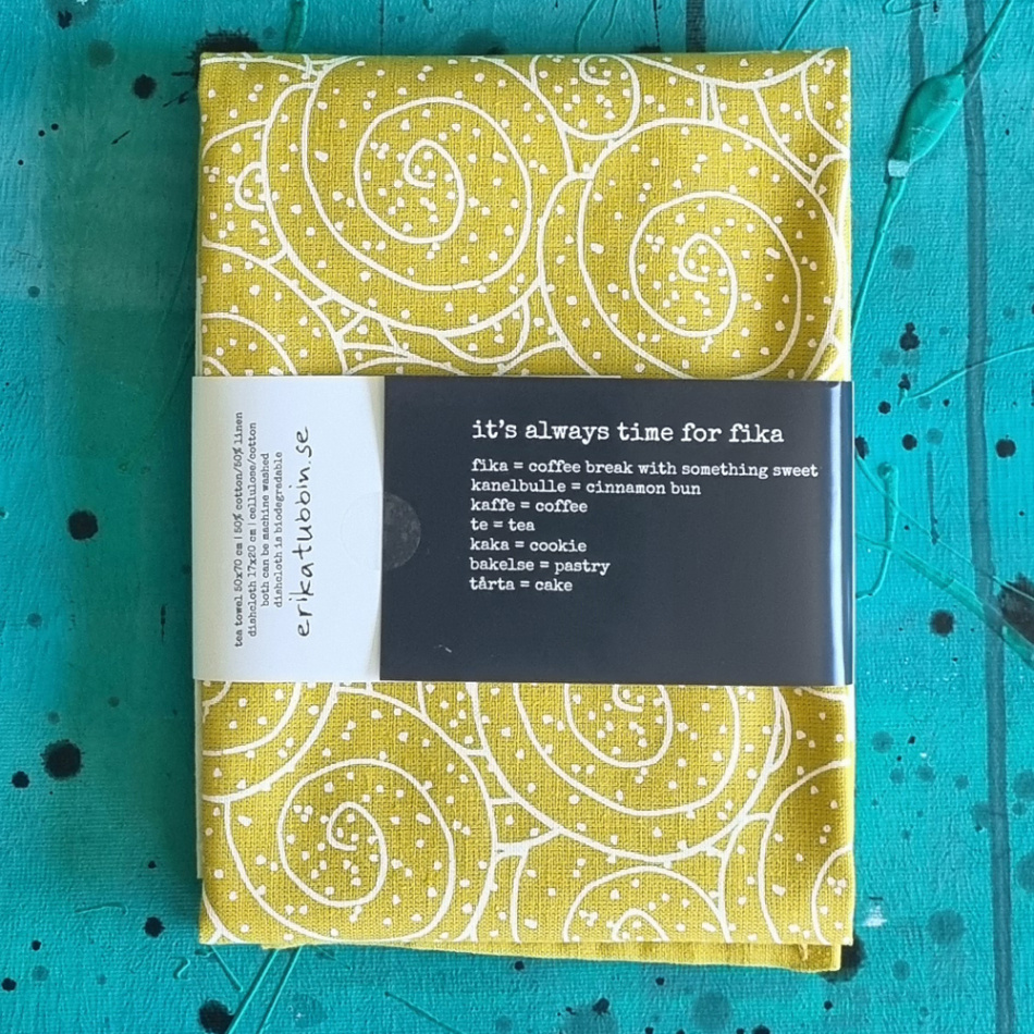 gåvoset SWEDISH FIKA CINNAMON kökshandduk + disktrasa gul-vit