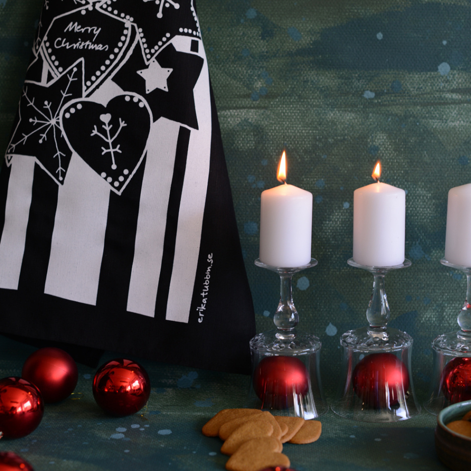 gåvoset SWEDISH FIKA GINGERBREAD kökshandduk + disktrasa svart-vit